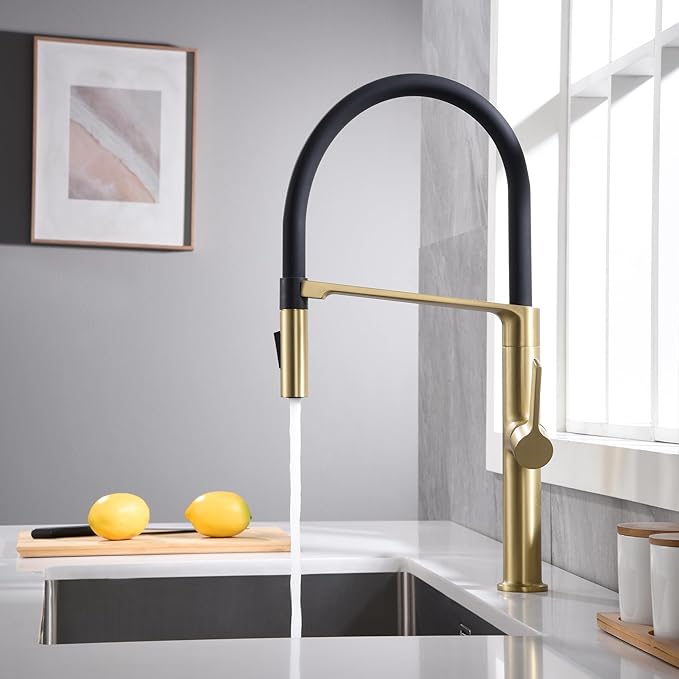SUMERAIN Lead-Free Kitchen Faucet with Pull-Down Sprayer, Brushed Gold Kitchen Sink Faucet Single Hole Single Handle, Deck Mounted