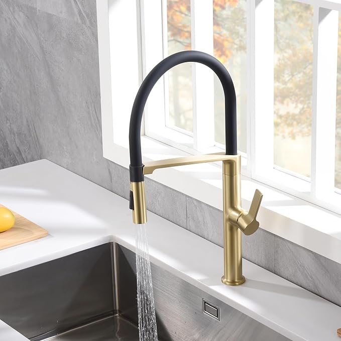 SUMERAIN Lead-Free Kitchen Faucet with Pull-Down Sprayer, Brushed Gold Kitchen Sink Faucet Single Hole Single Handle, Deck Mounted