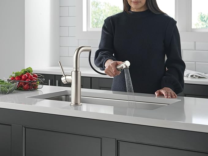 Delta Daneri Brushed Nickel Kitchen Faucet with Pull-Out Sprayer, Modern Single Hole Kitchen Sink Faucet, Single Handle, Stainless 16879-SS-DST