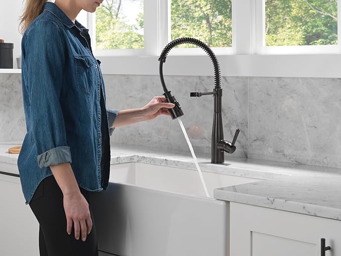 Delta Essa Pro Style Commercial Kitchen Faucet with Pull Down Sprayer, Oil Rubbed Bronze Single Hole Kitchen Sink Faucet, Single Handle, Venetian Bronze 9613-RB-DST