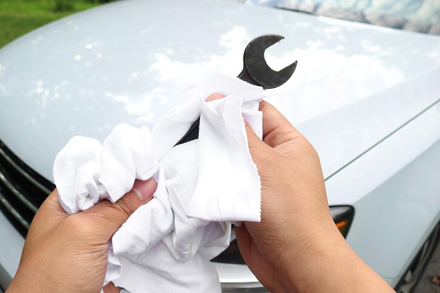 Arkwright W43 Cotton Tshirt Rags - 25 lb Box - (Case of 25) Soft Lint Free Cloths for Cleaning, Streak & Scratch-Free, Professional Grade Bulk Wiping Towels for Polishing, Painting, Staining, White