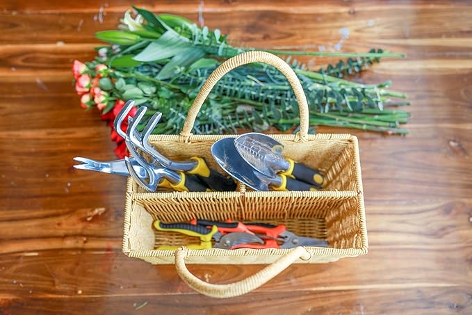 Gardening Tool Set, Equipped with Rattan Storage Basket, 5 Aluminum Alloy Hand Tools, and 3 Stainless Steel Scissors, is a Wonderful Gift for Gardening Enthusiasts.