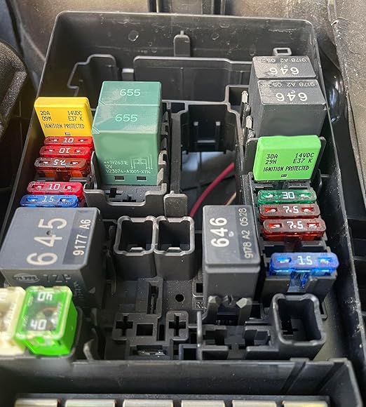 DC 12V 15A Fuse Circuit Breaker Low Profile Auto Reset E37- UL Certified ATO ATC, Self-Resetting Blade Breakers Fuses 15 Amp for Car, RV, Automotive, Boat, Solar, Marine - Pack of 3